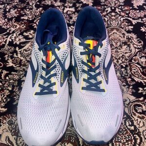Brooks White and Blue Athletic Running Shoes